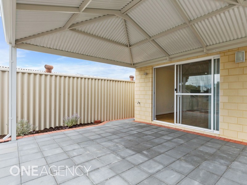 2/4 Sawle Road, Hamilton Hill WA 6163