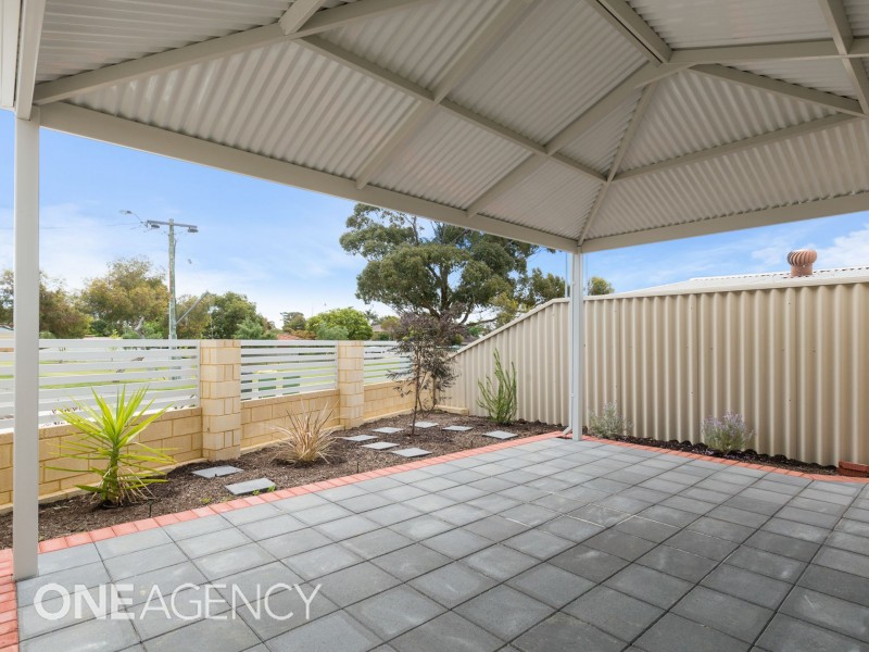 2/4 Sawle Road, Hamilton Hill WA 6163