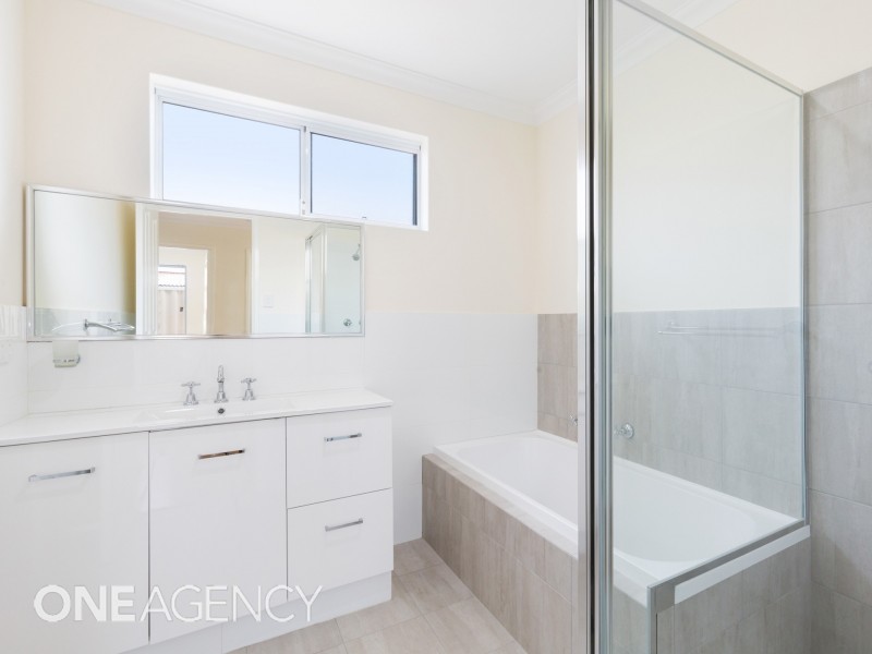 2/4 Sawle Road, Hamilton Hill WA 6163