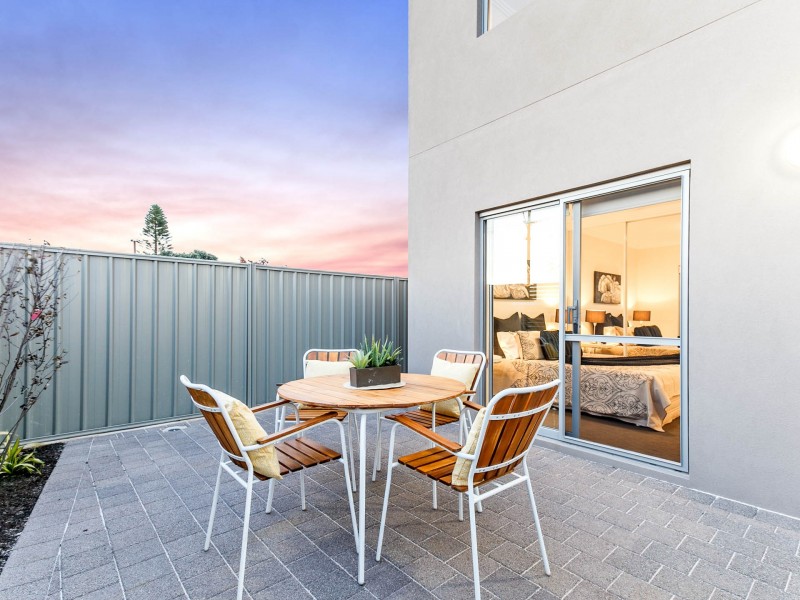 2/122 Rockingham Road, Hamilton Hill WA 6163