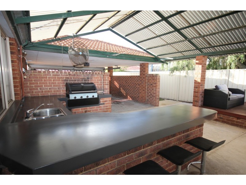 9 Tucuma Court, Warnbro WA 6169