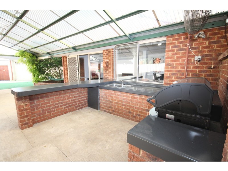 9 Tucuma Court, Warnbro WA 6169