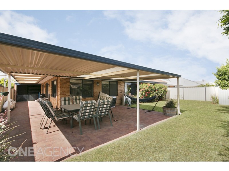 24 Savannah Circuit, Success WA 6164