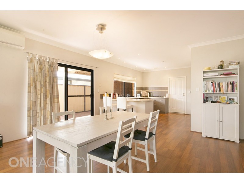 24 Savannah Circuit, Success WA 6164