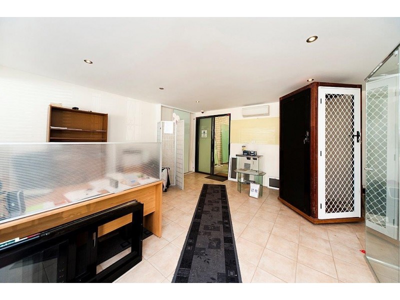4/8 Poletti Road, Cockburn Central WA 6164