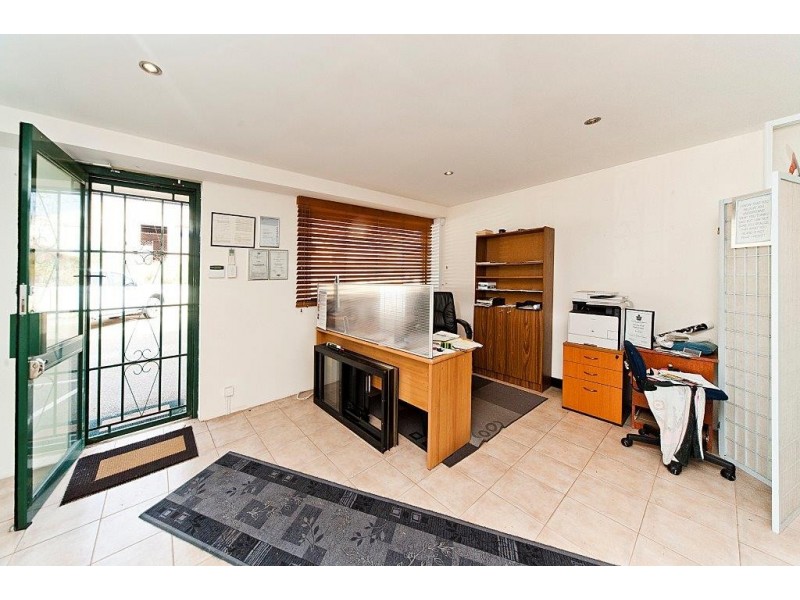 4/8 Poletti Road, Cockburn Central WA 6164