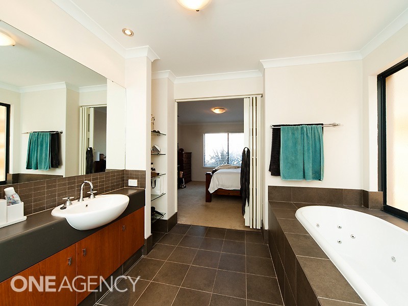 6 Nawa Rise, Coogee WA 6166