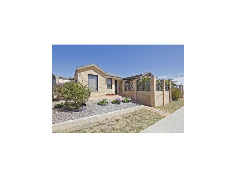 2/89 Forrest Road, Hamilton Hill WA 6163