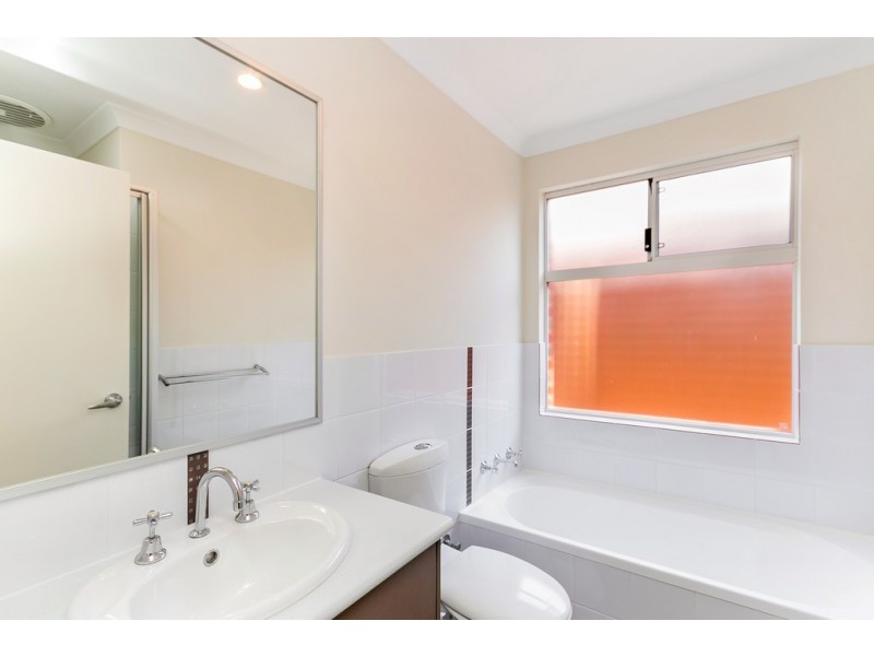 11 Magnet Close, Munster WA 6166