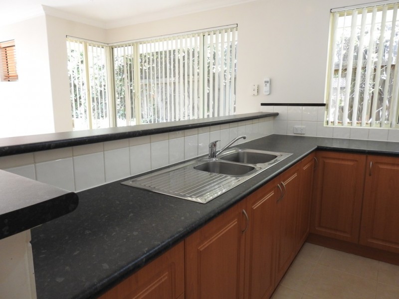 11 A Michael Street, Beaconsfield WA 6162