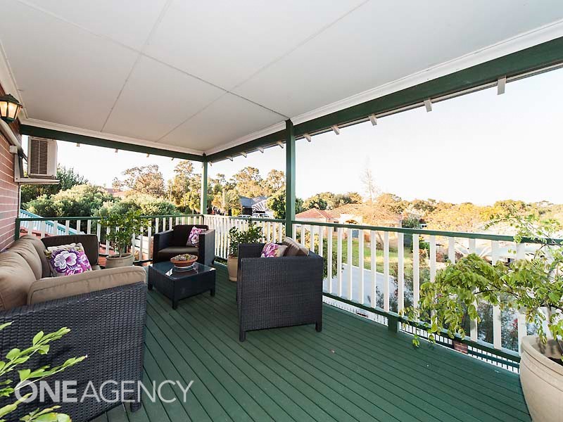 1 Sherbrooke Gardens, Bibra Lake WA 6163