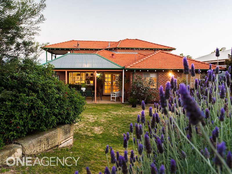 1 Sherbrooke Gardens, Bibra Lake WA 6163