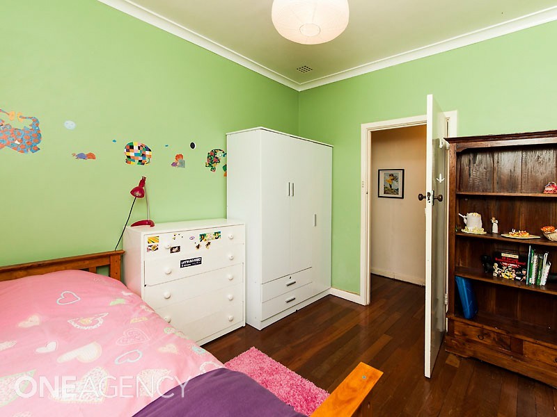 5 Williams Road, Coolbellup WA 6163