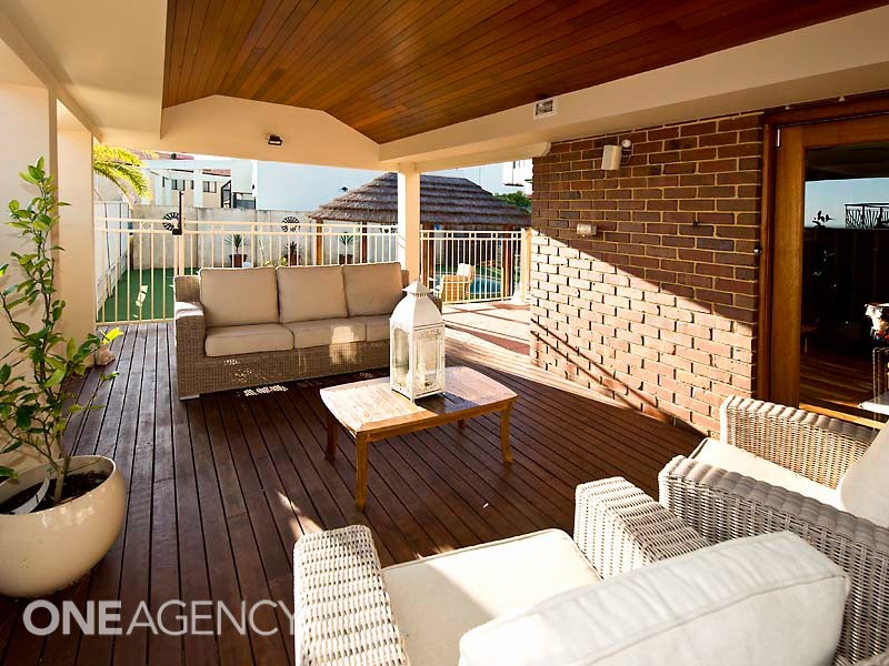 27 Longreach Parade, Coogee WA 6166