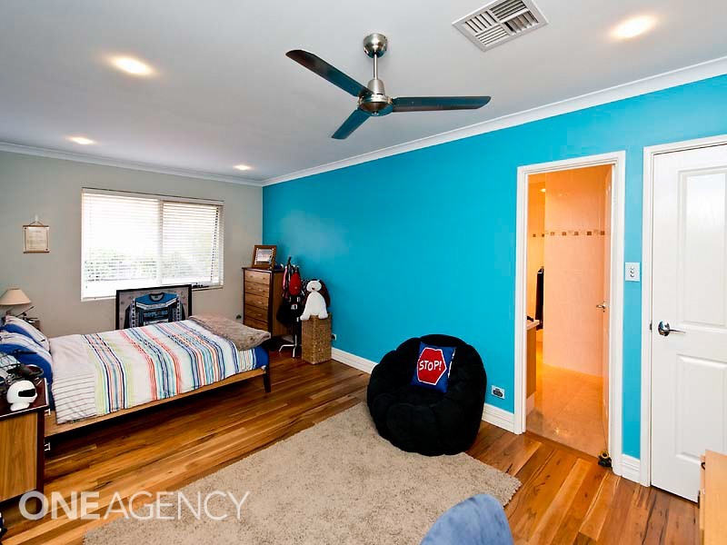 27 Longreach Parade, Coogee WA 6166