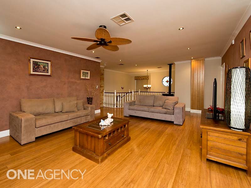 27 Longreach Parade, Coogee WA 6166