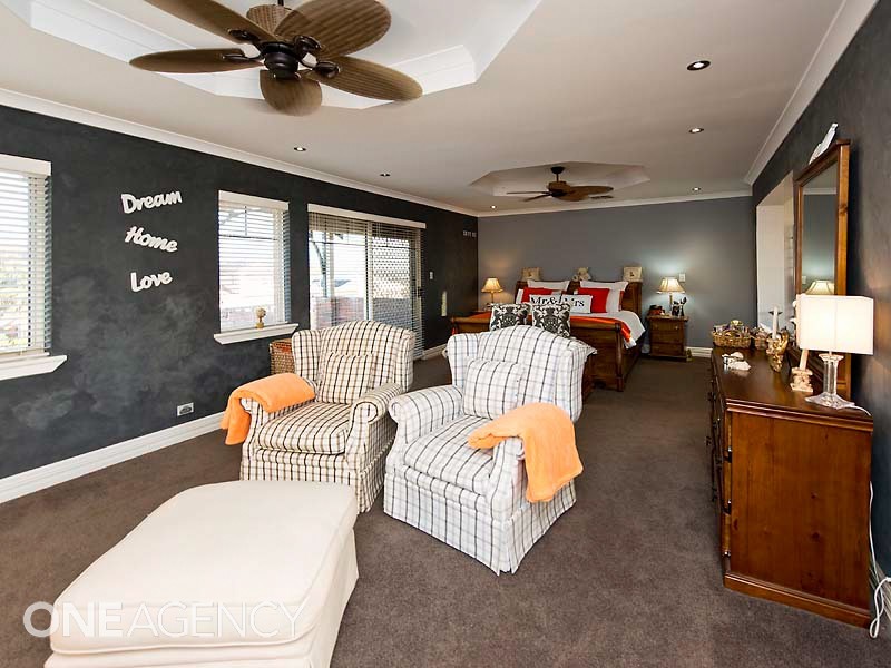 27 Longreach Parade, Coogee WA 6166