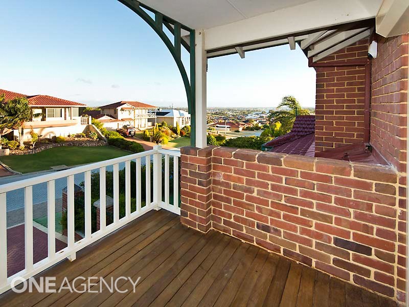 27 Longreach Parade, Coogee WA 6166