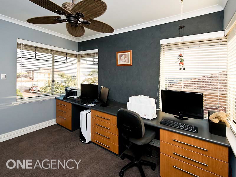 27 Longreach Parade, Coogee WA 6166