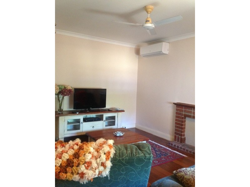 7 Holmes Place, Hilton WA 6163