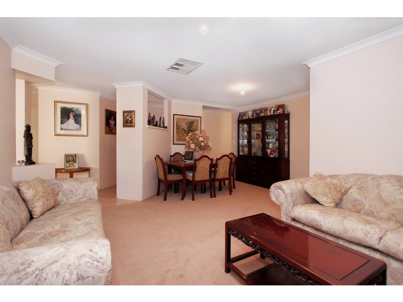 10 Sherbrooke Gardens, Bibra Lake WA 6163