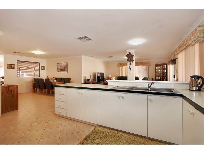 10 Sherbrooke Gardens, Bibra Lake WA 6163