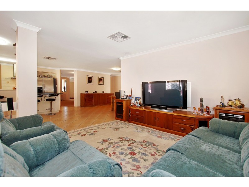 10 Sherbrooke Gardens, Bibra Lake WA 6163