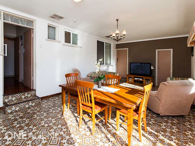 7 Dixon Street, Beaconsfield WA 6162