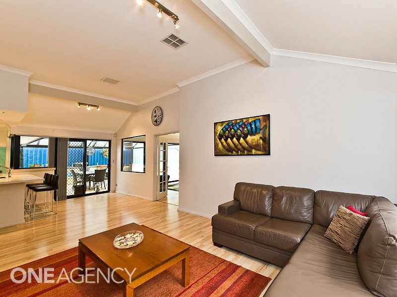 16 Fairmount Close, Bibra Lake WA 6163