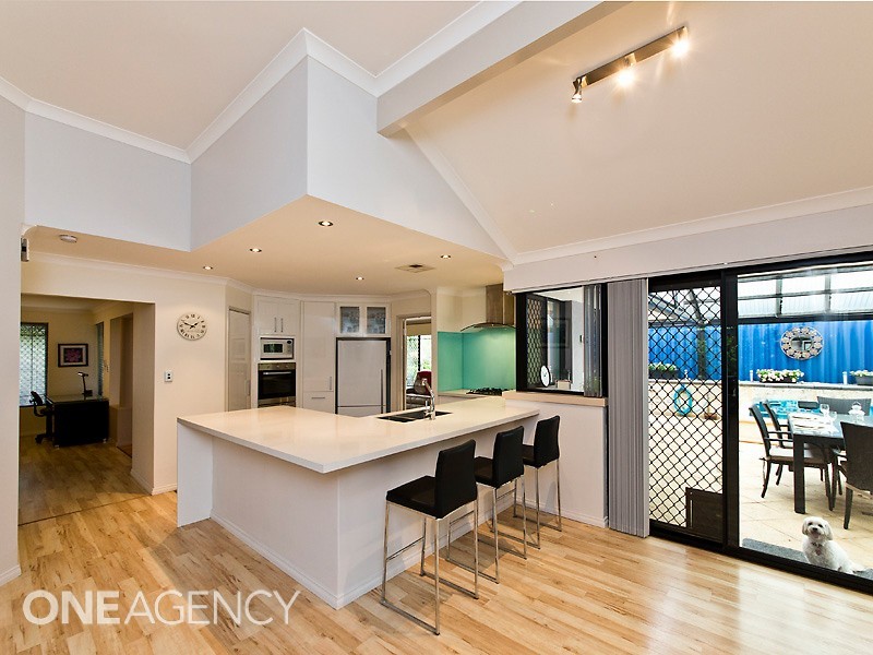 16 Fairmount Close, Bibra Lake WA 6163