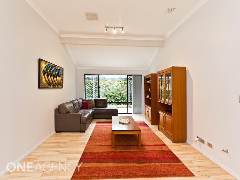 16 Fairmount Close, Bibra Lake WA 6163