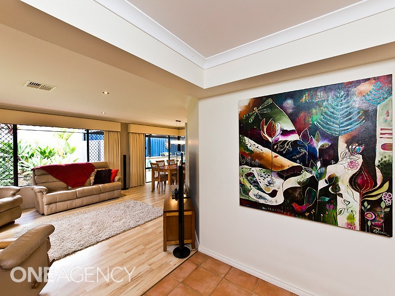 16 Fairmount Close, Bibra Lake WA 6163