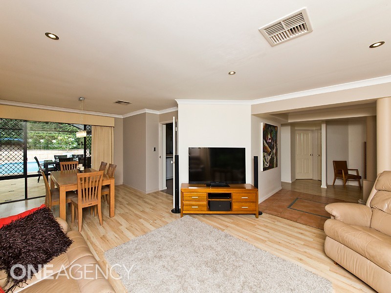 16 Fairmount Close, Bibra Lake WA 6163