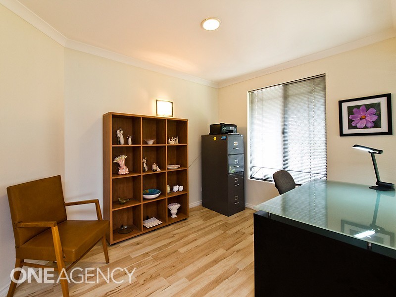 16 Fairmount Close, Bibra Lake WA 6163