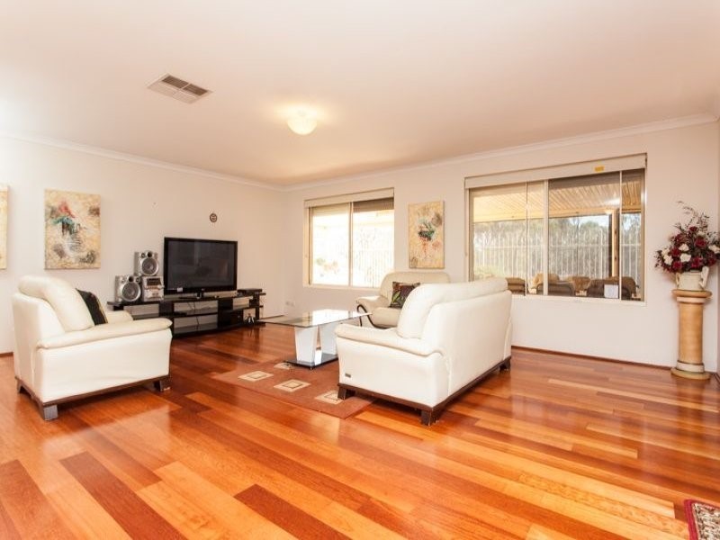 13 Provincial Mews, Bibra Lake WA 6163