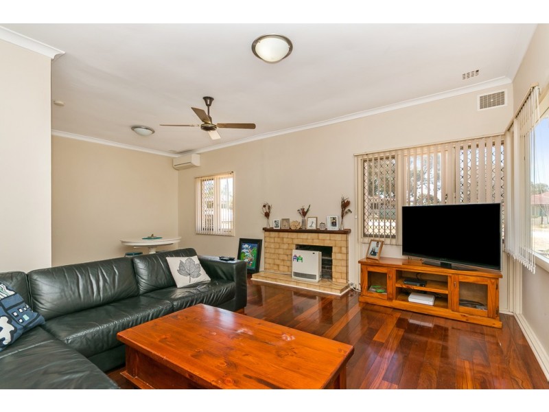 9 Oswald Street, Coolbellup WA 6163