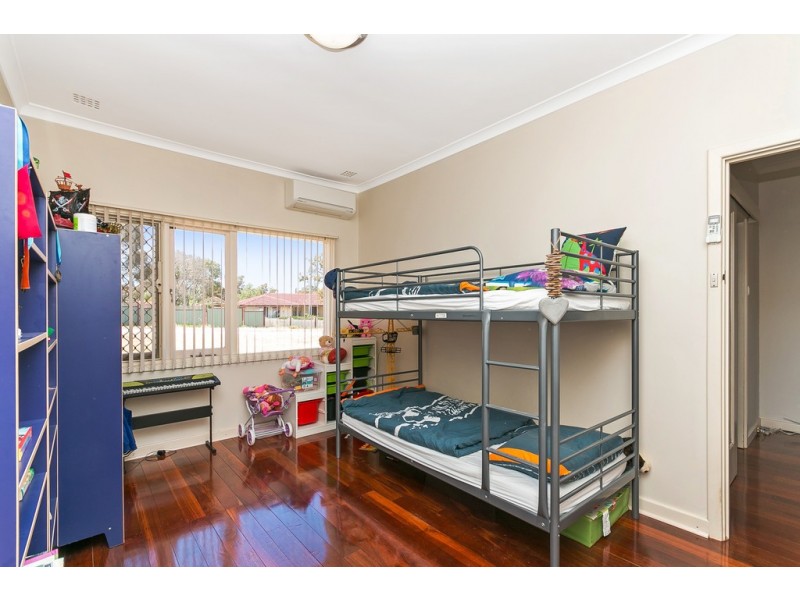 9 Oswald Street, Coolbellup WA 6163