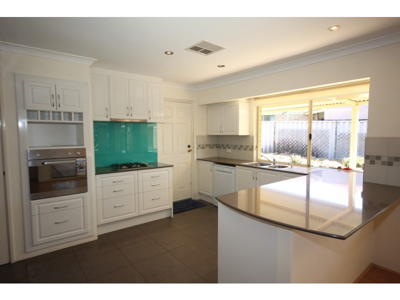 14 Gatineau Grove, Bibra Lake WA 6163