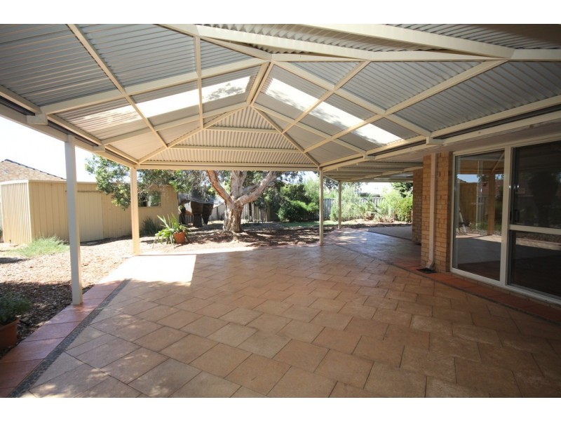 14 Gatineau Grove, Bibra Lake WA 6163