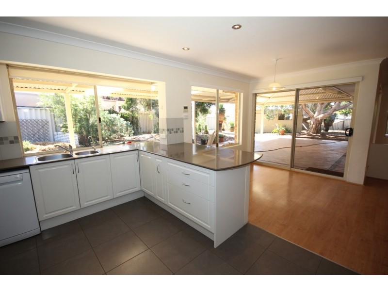 14 Gatineau Grove, Bibra Lake WA 6163