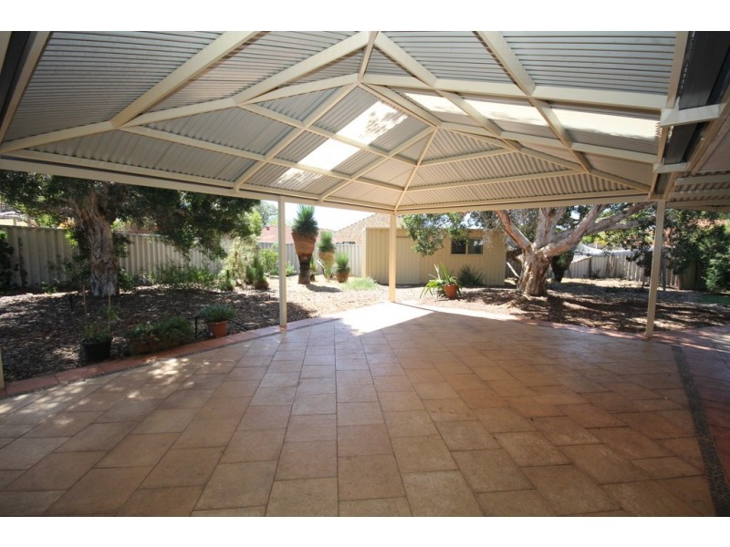 14 Gatineau Grove, Bibra Lake WA 6163