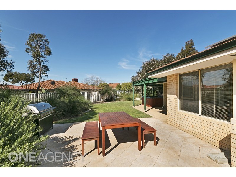 4 Woodside Place, Bibra Lake WA 6163