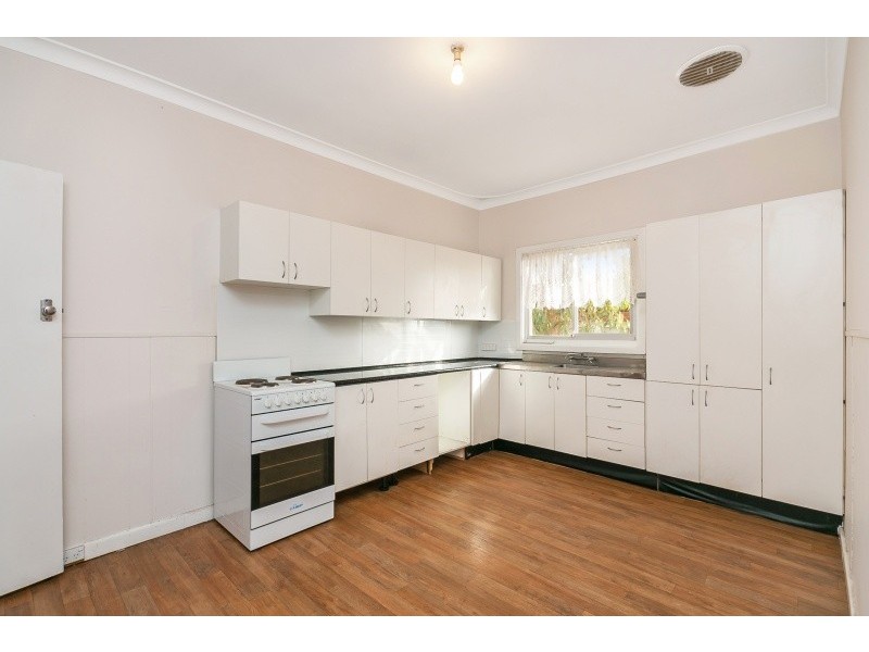 82 Forrest Road, Hamilton Hill WA 6163