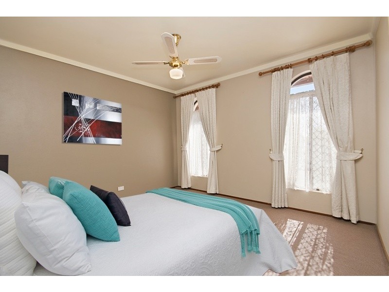 18 Leaside Way, Spearwood WA 6163