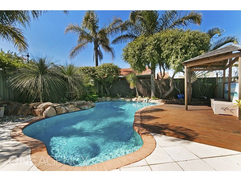 4 Gatineau Grove, Bibra Lake WA 6163