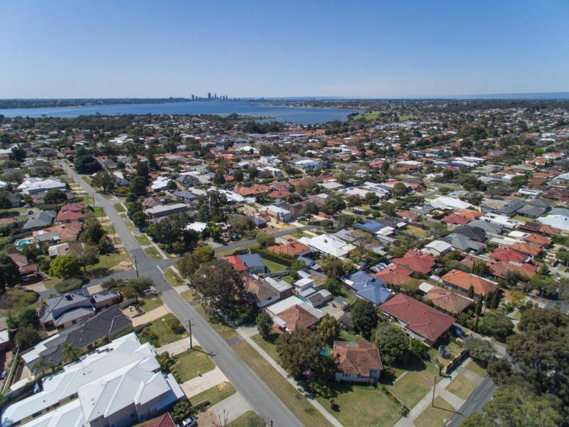 20 Curtis Road, Melville WA 6156