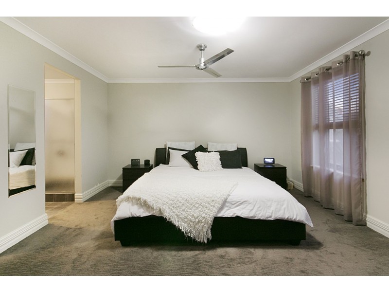 10 Orlando Avenue, Bibra Lake WA 6163