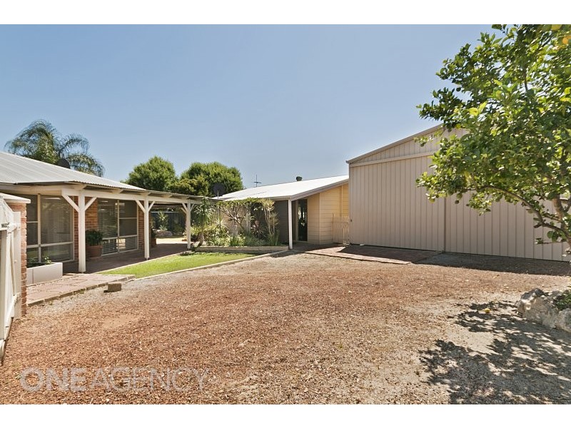 4 Chase Mews, Atwell WA 6164