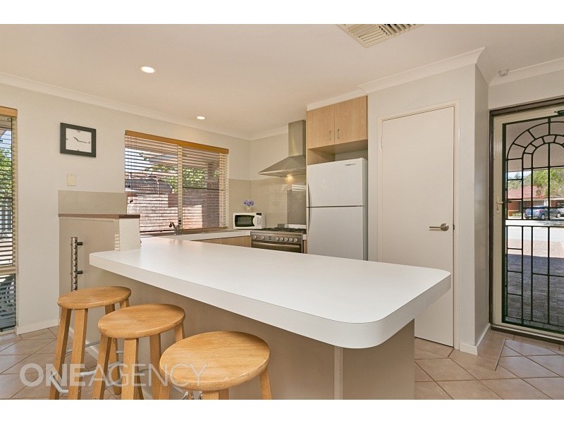 4 Chase Mews, Atwell WA 6164