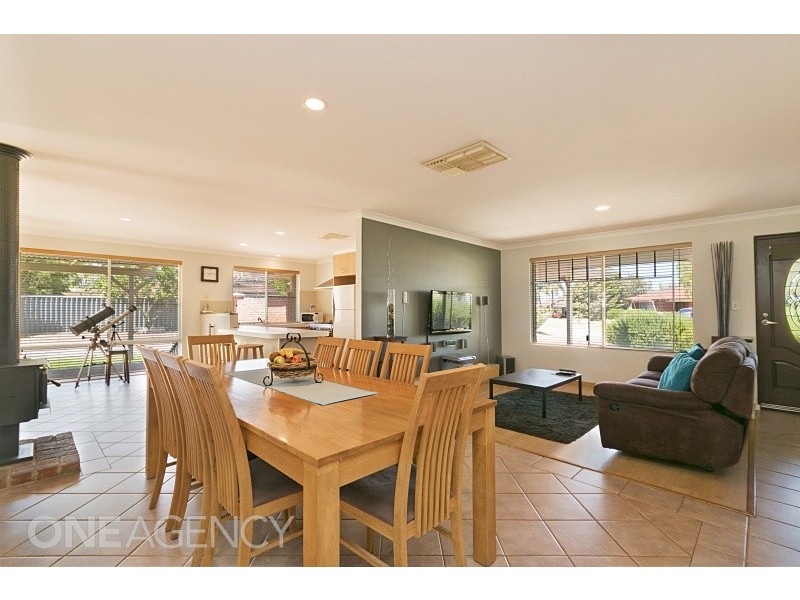 4 Chase Mews, Atwell WA 6164